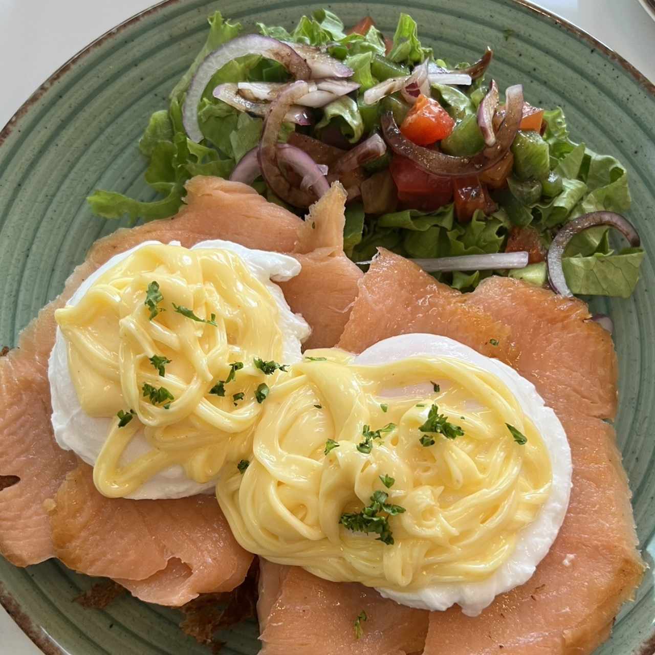 Huevos Benedictinos de Pavo o de Salmón