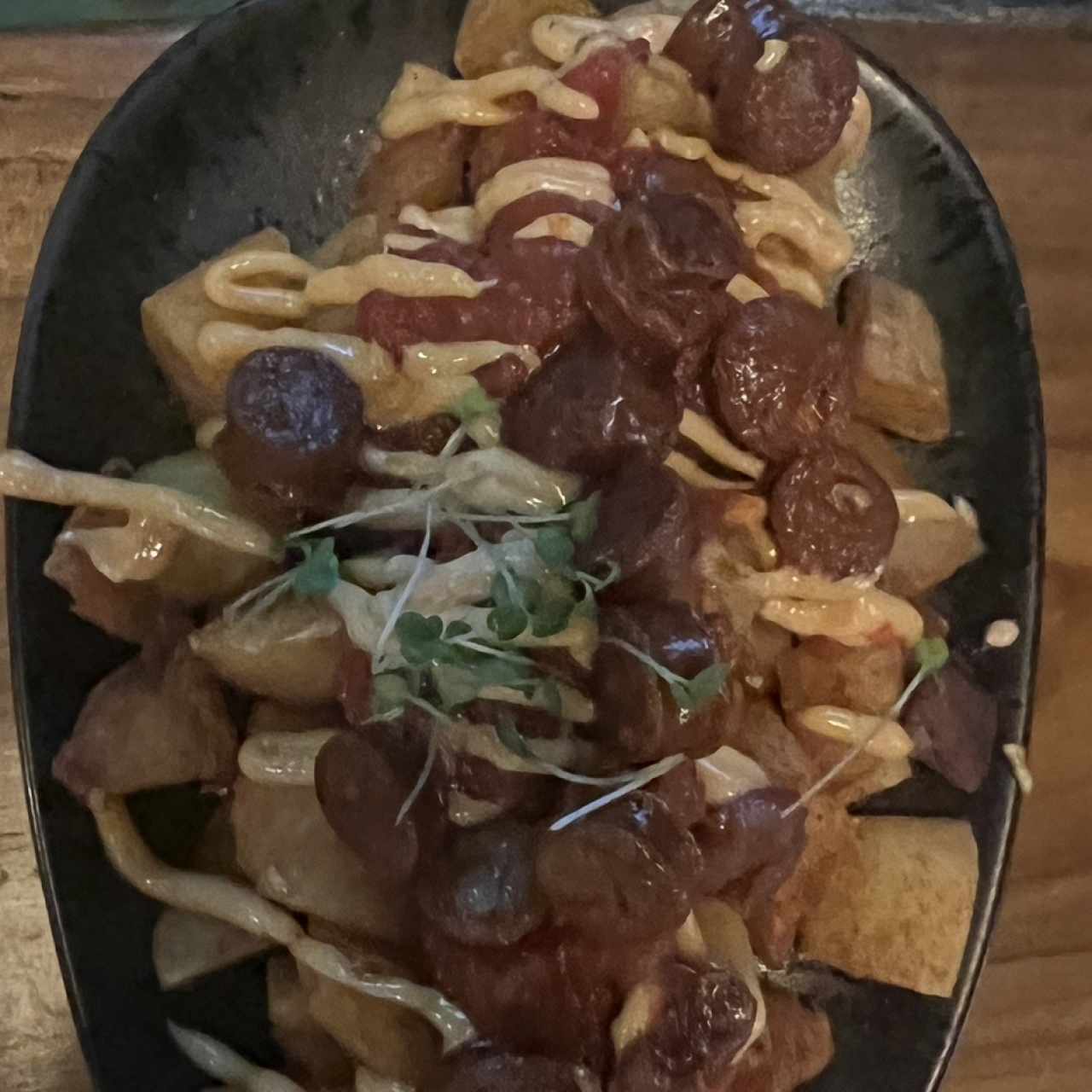 Patatas bravas con chorizo 