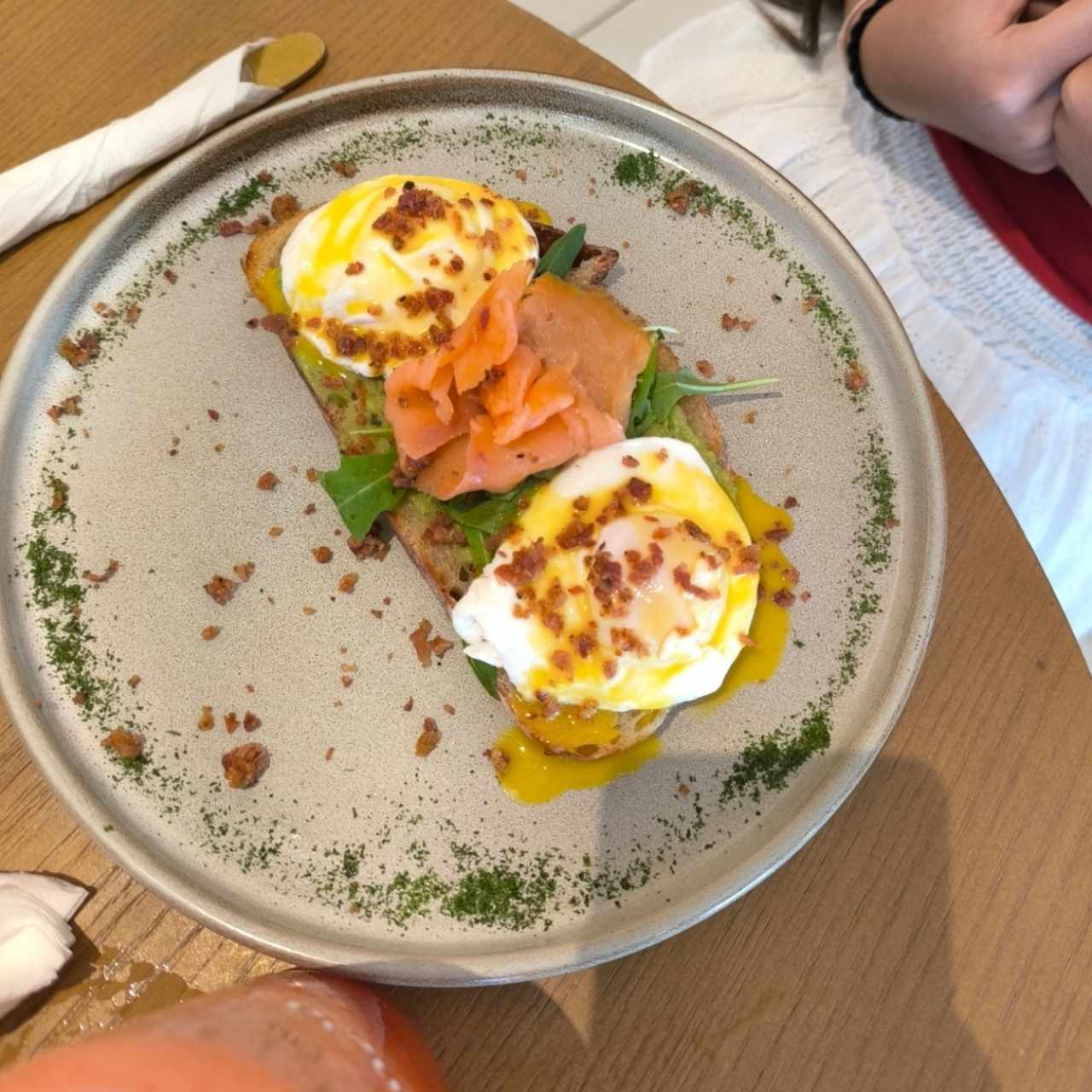 HUEVOS BENEDICTINOS CON SALMÓN