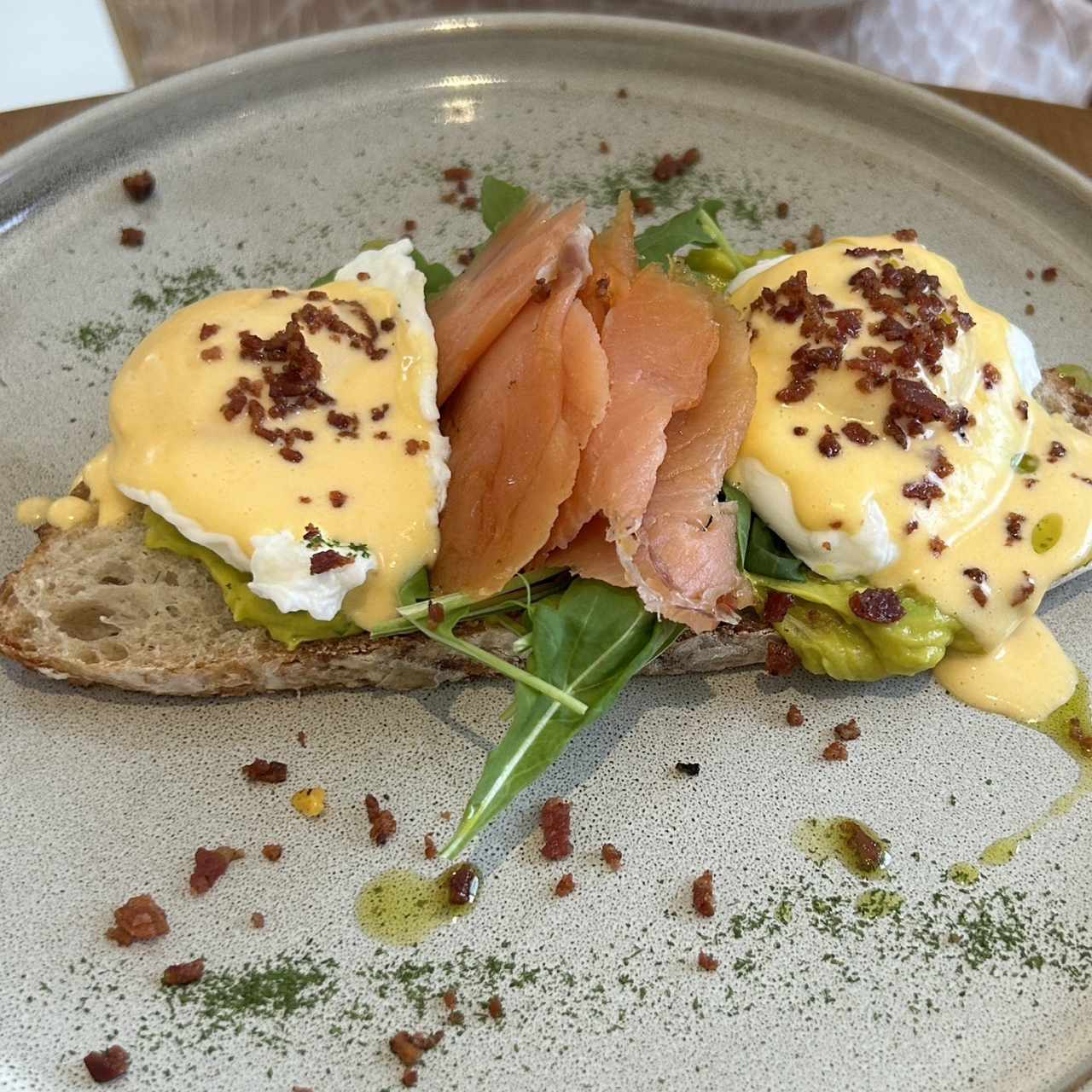 HUEVOS BENEDICTINOS CON SALMÓN