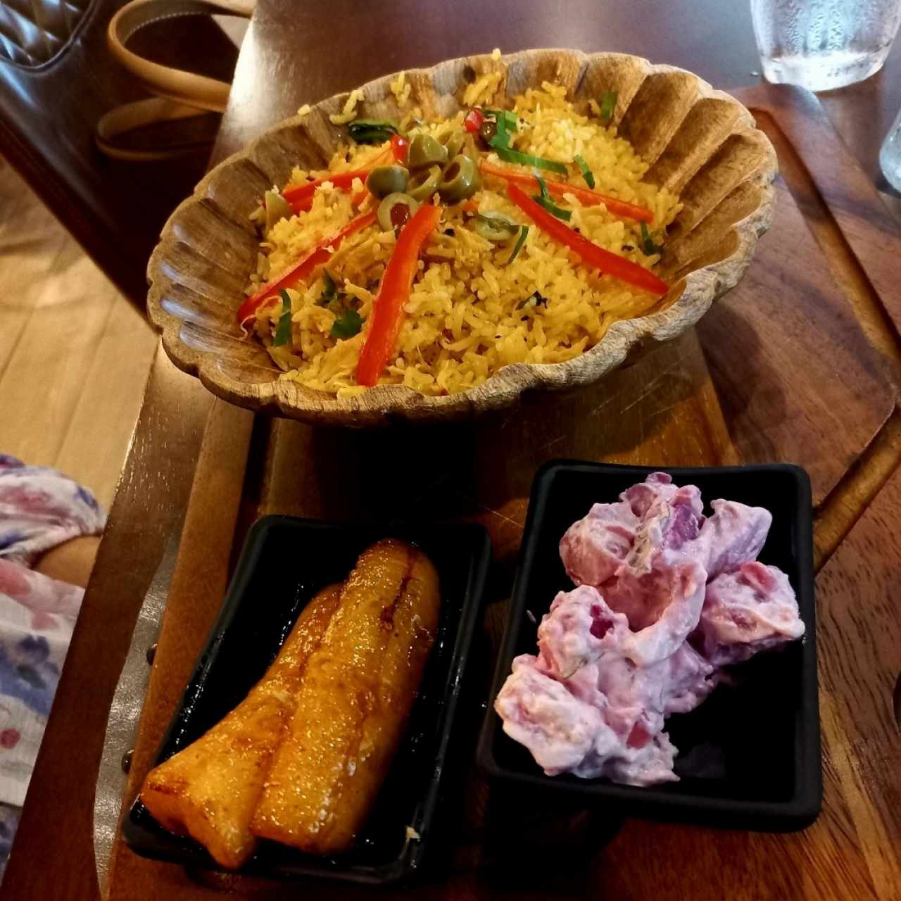 Arroz con Pollo,ensalada de feria y plátano Tentación 