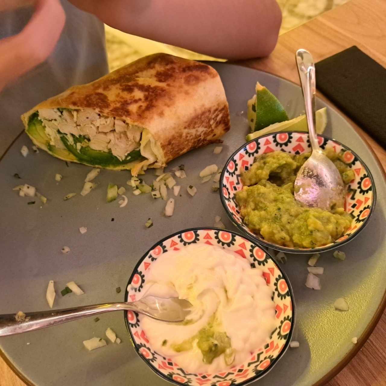 burrito de pollo con aguacate