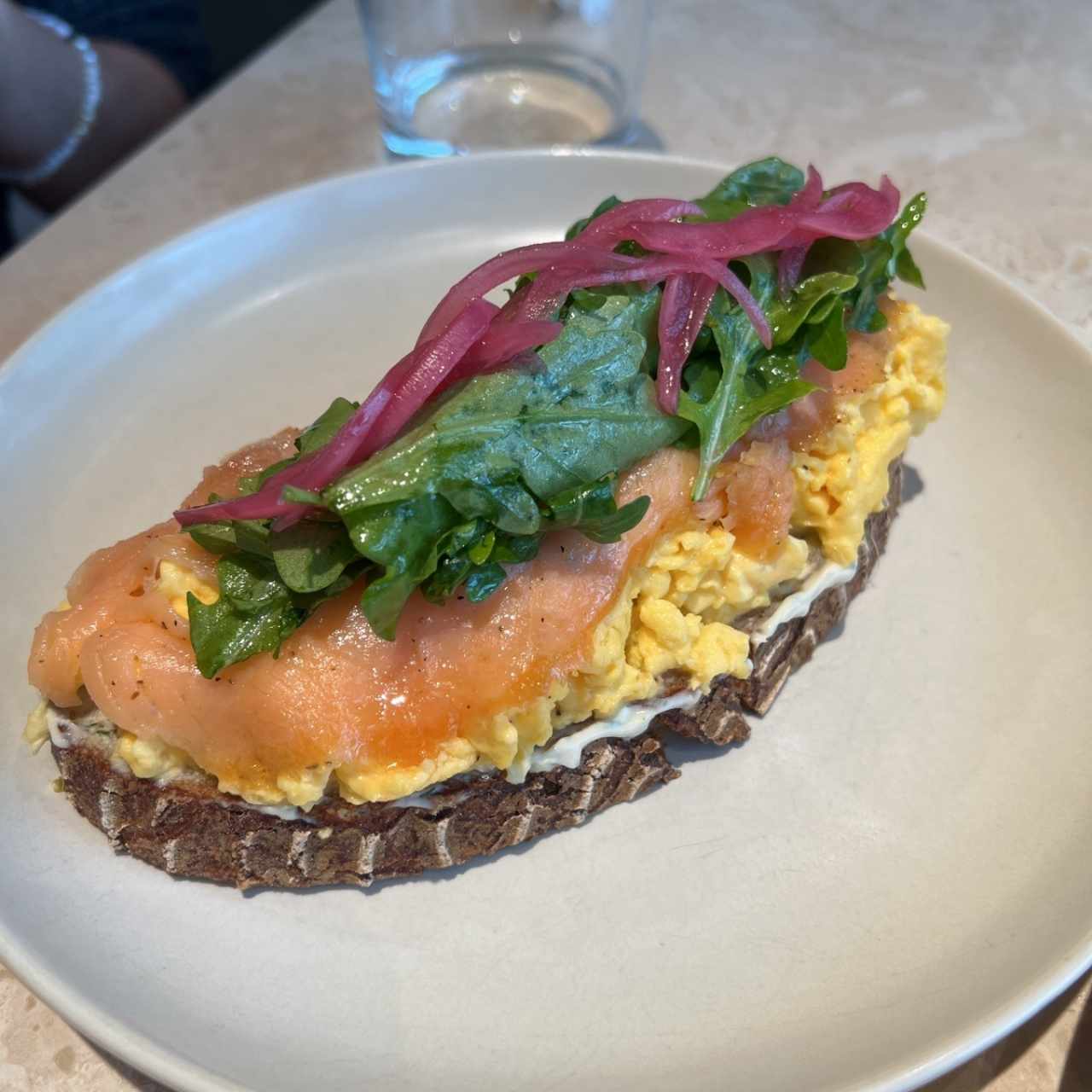 Tosta de Huevo con Salmon