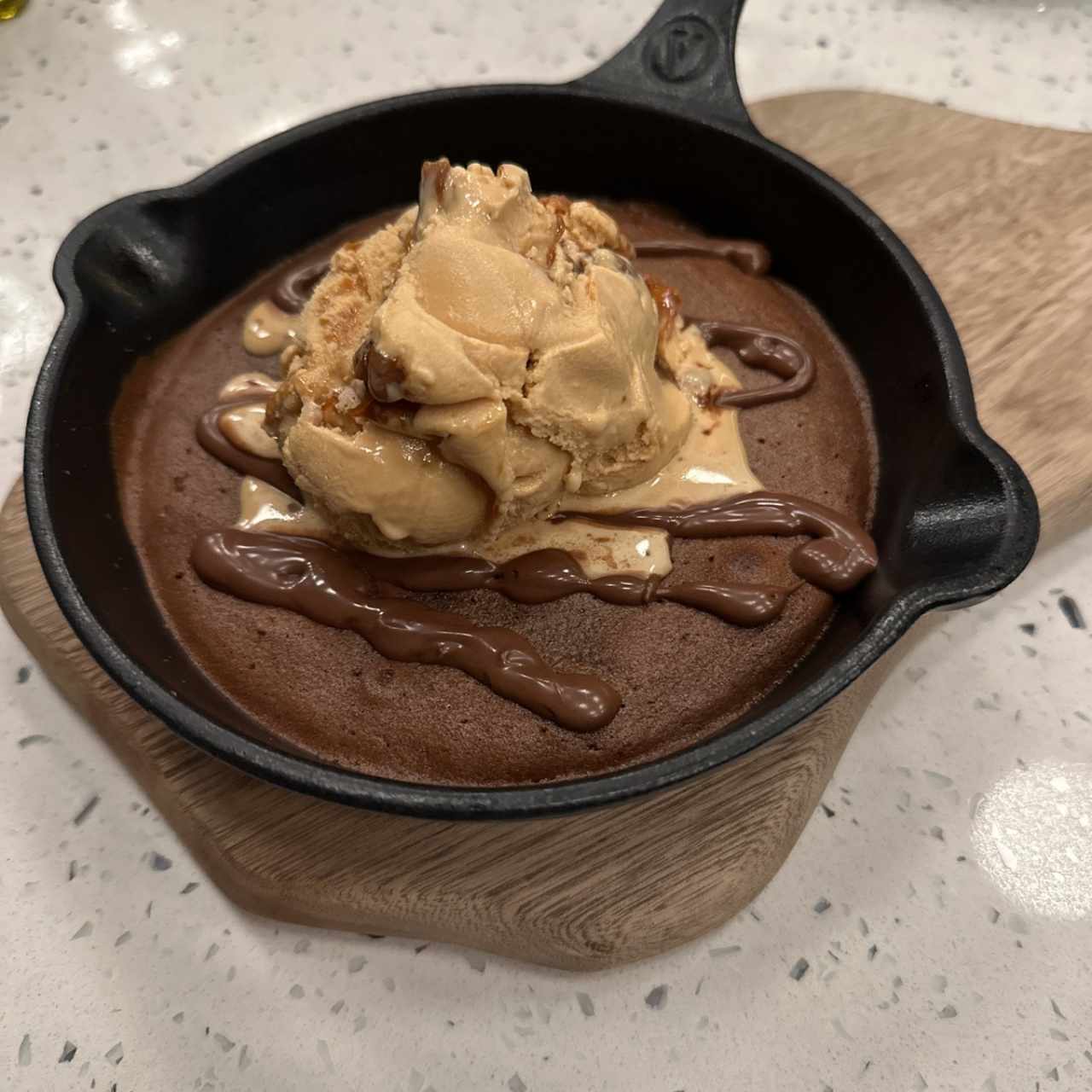 Brownie con helado