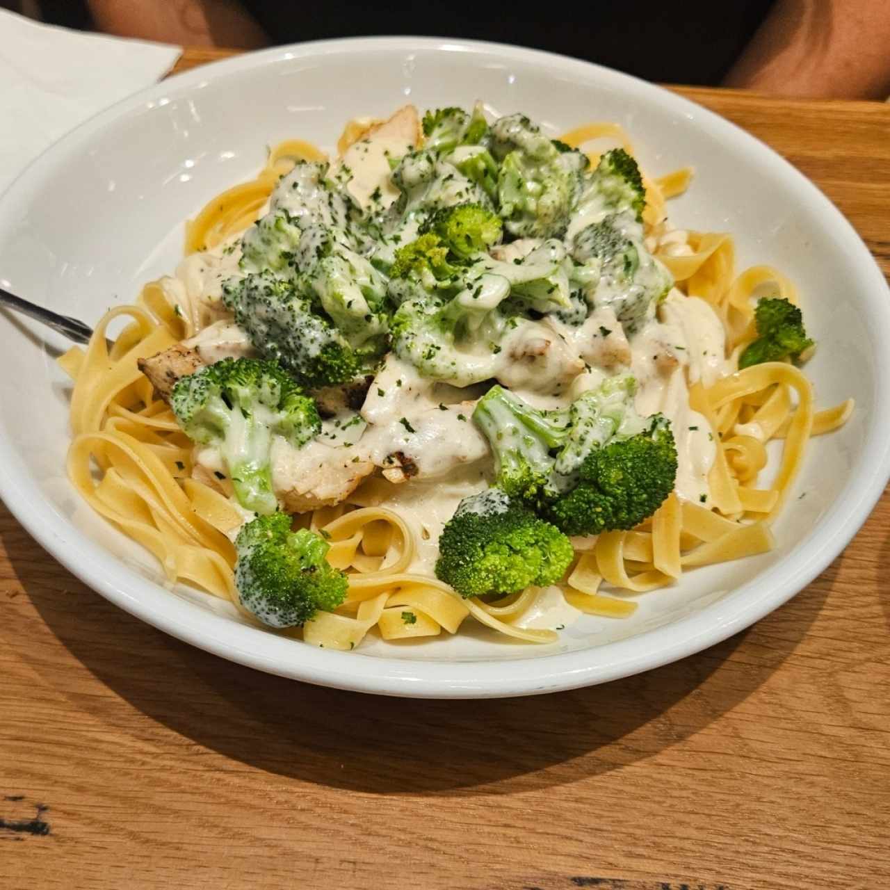 pasta Alfredo y brocoli