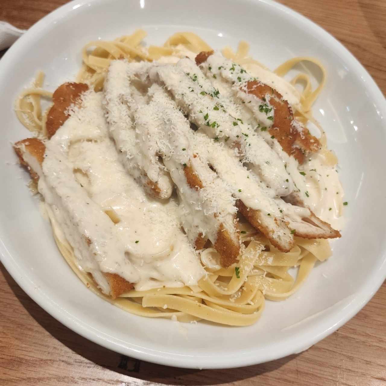 pollo crujiente en salsa alfredo