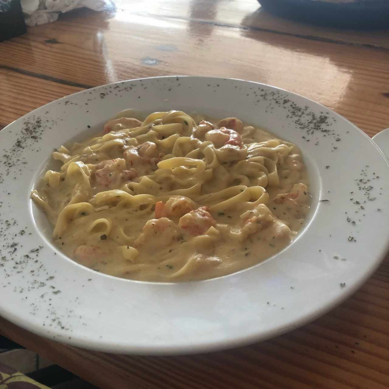 Fetuccini con Camarones en salsa blanca