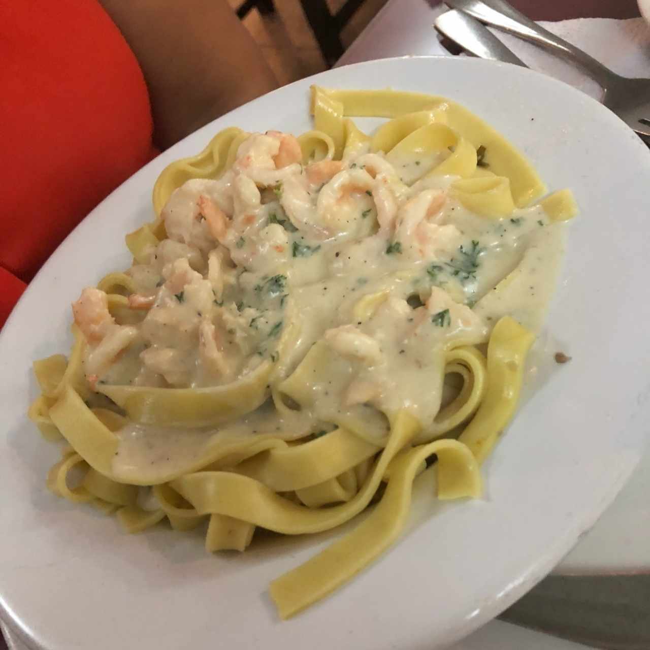 Fettuccini alfredo con camarones