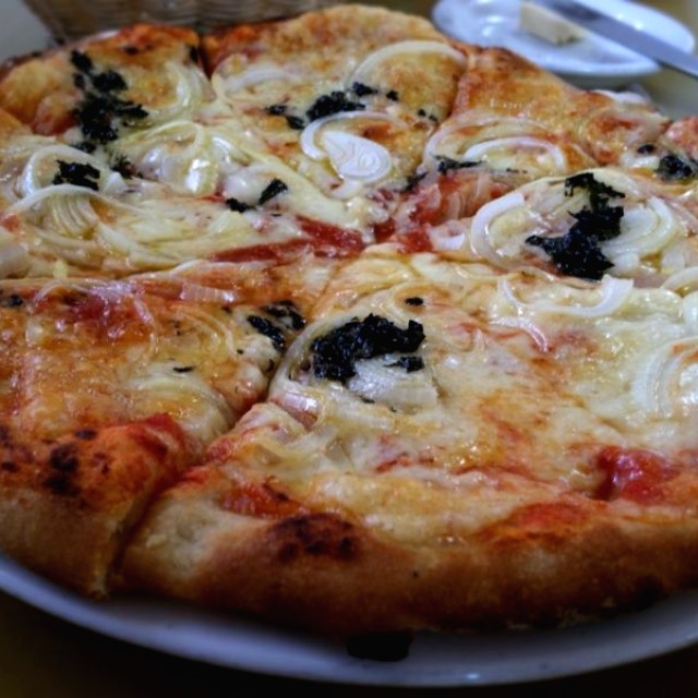 Pizza Margarita con cebolla (Fugazzeta)