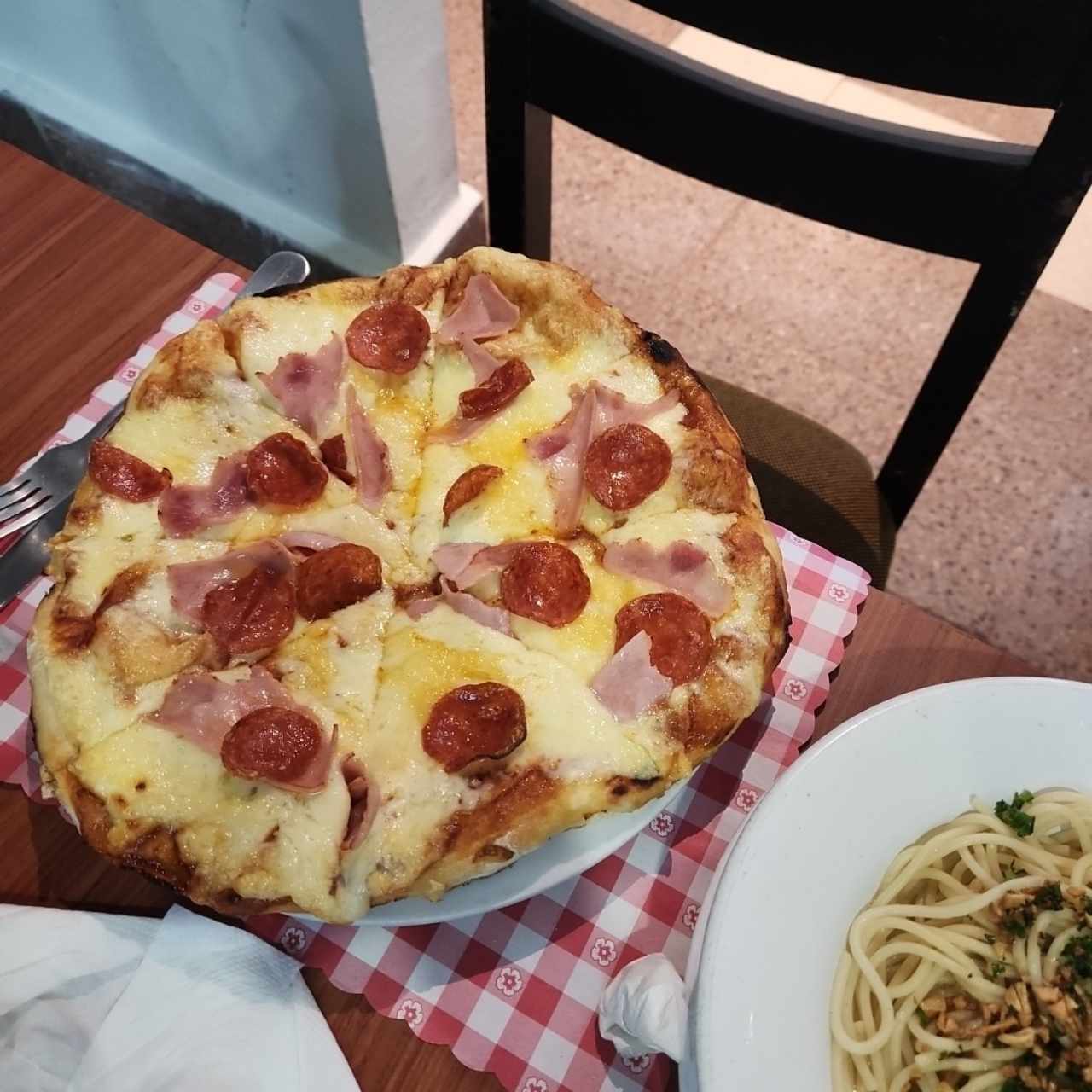 Pizza Jamón y Pepperoni