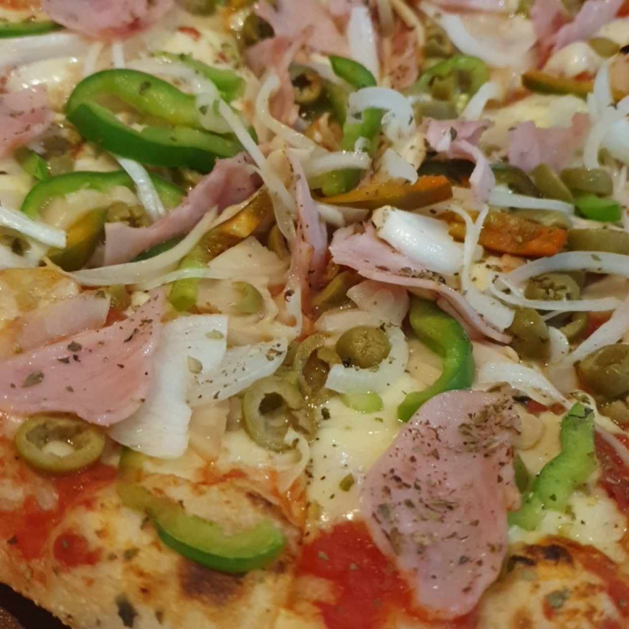 pizza de vegetales con jamón 