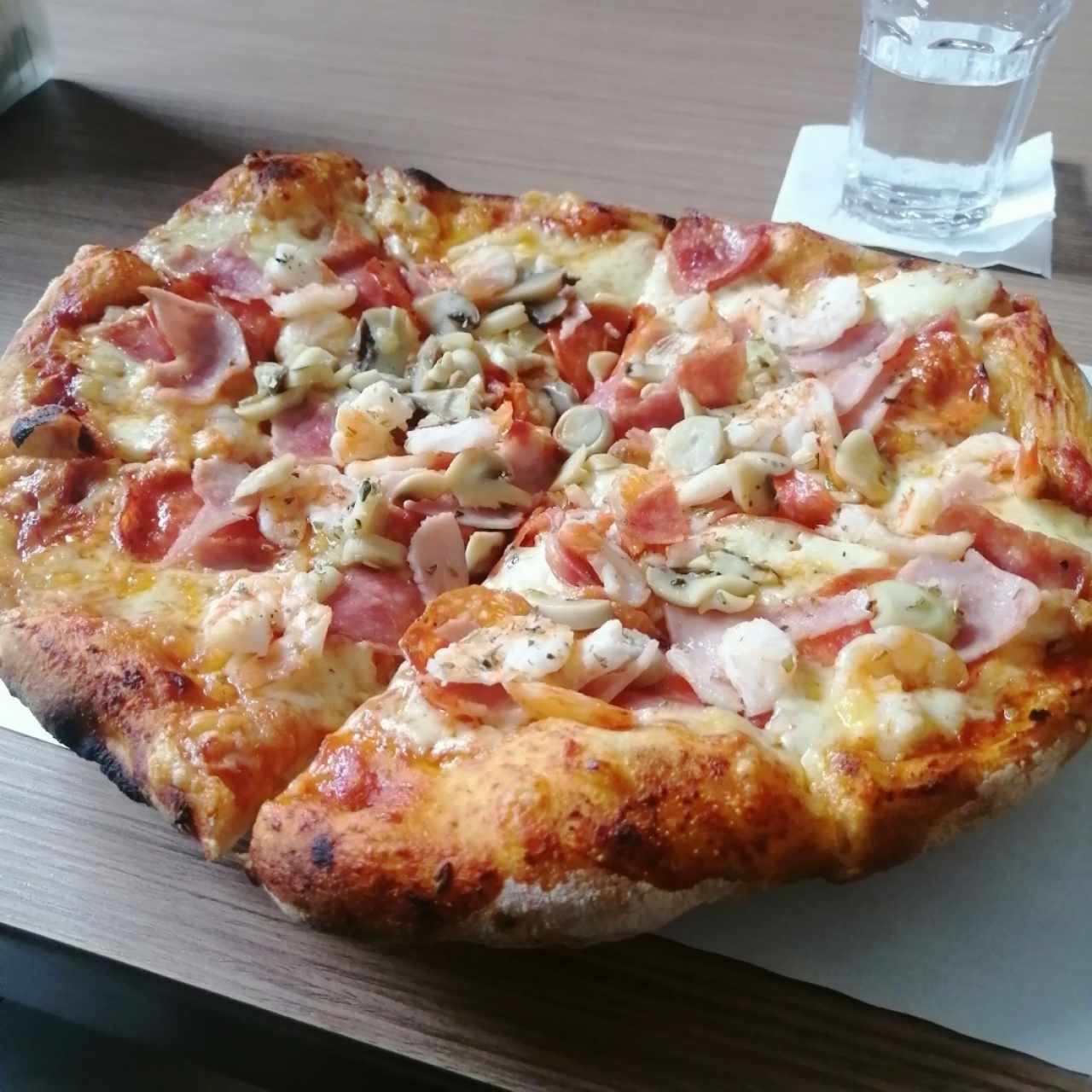 Pizza Sorrento con adición de camarones