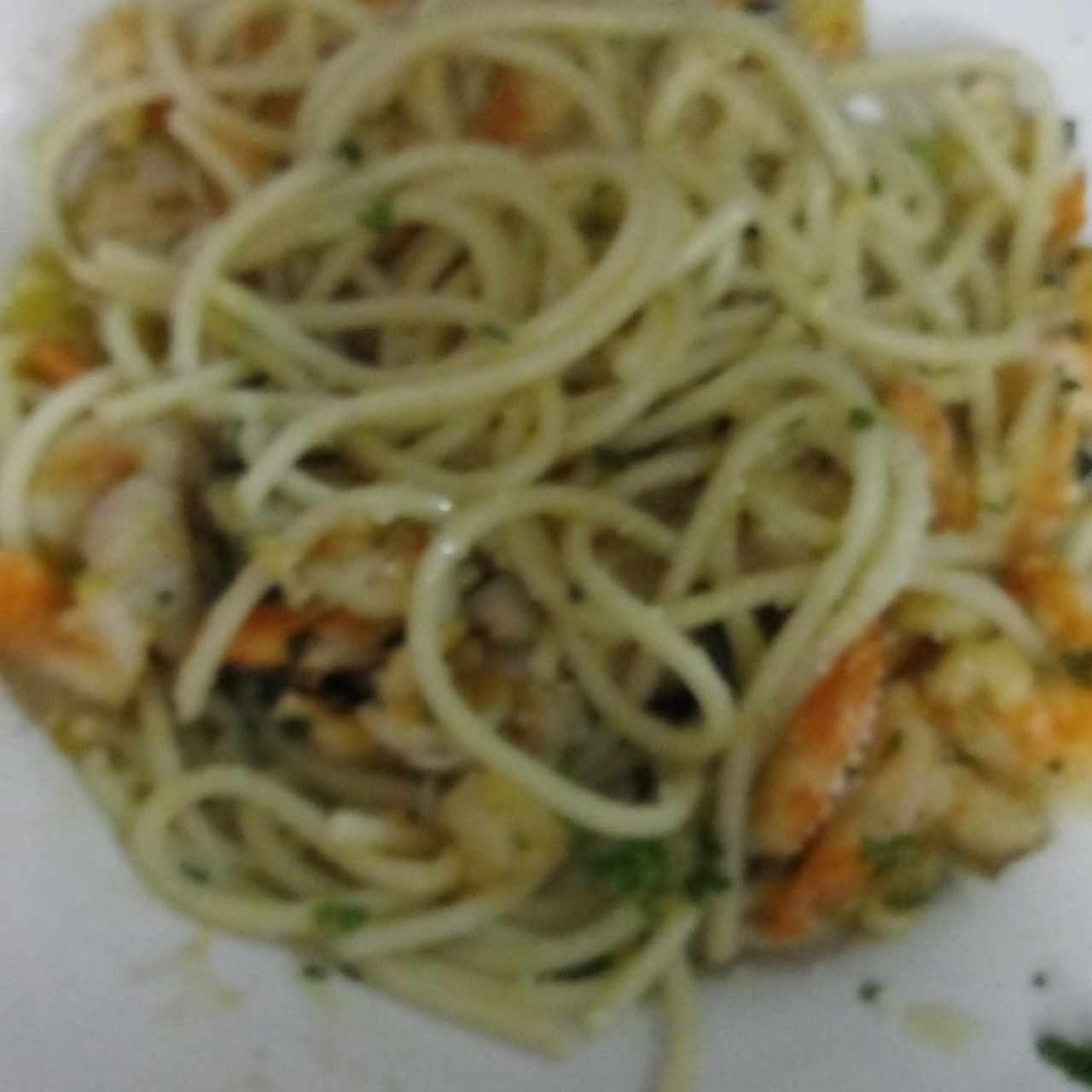 Spaghettis con camarones al olio