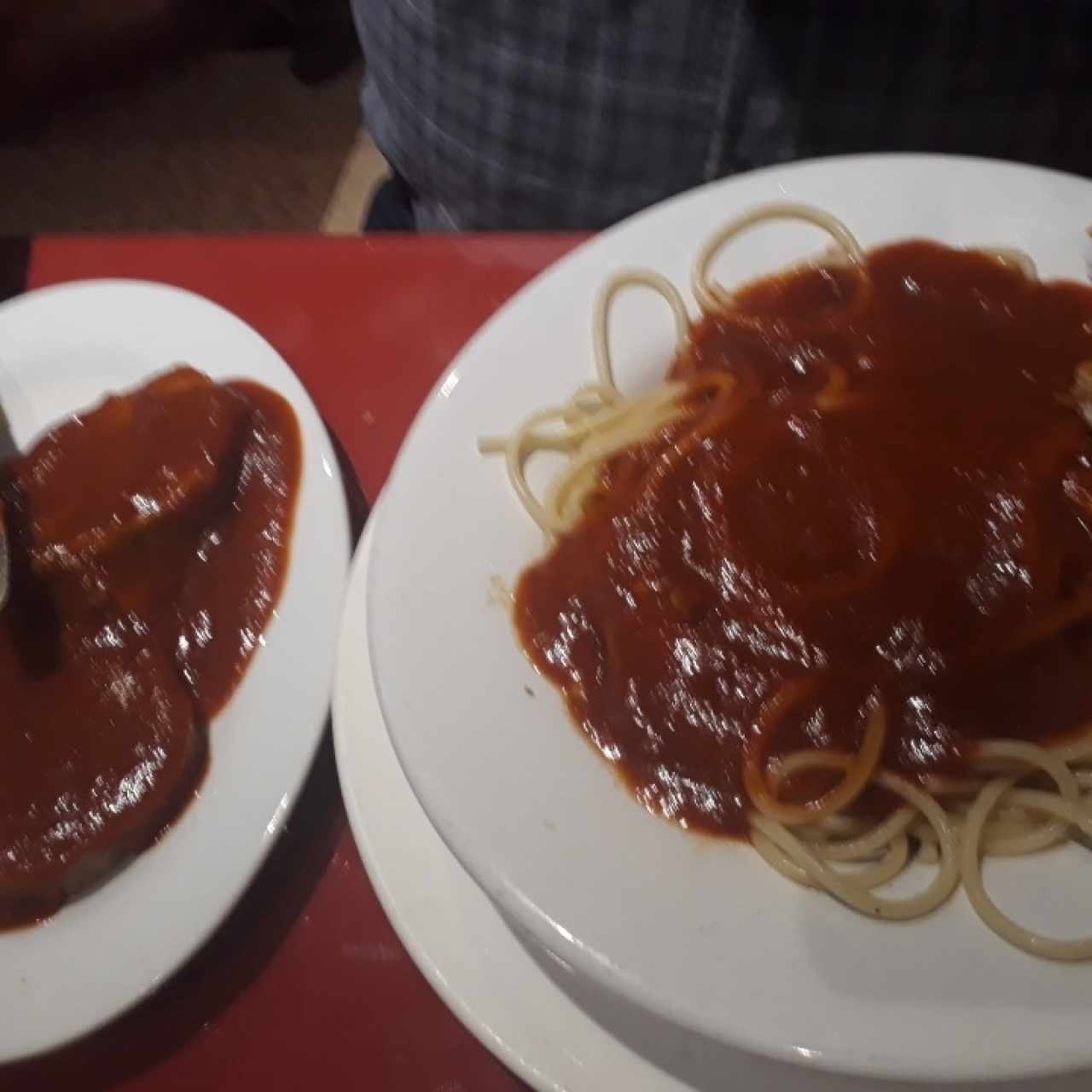 Spaguetti Lomo Salsa Roja
