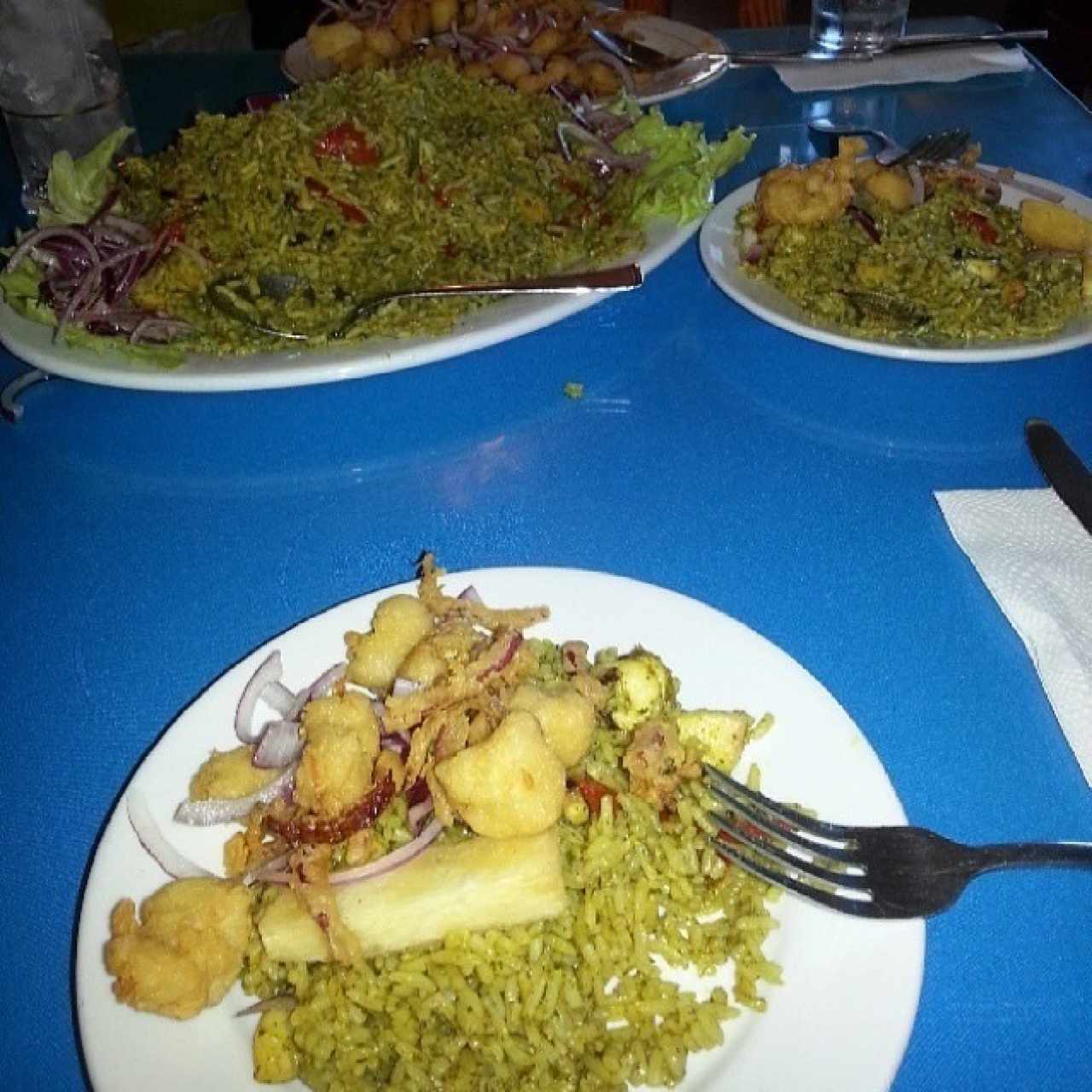 Arroz verde de mariscos y ceviche frito