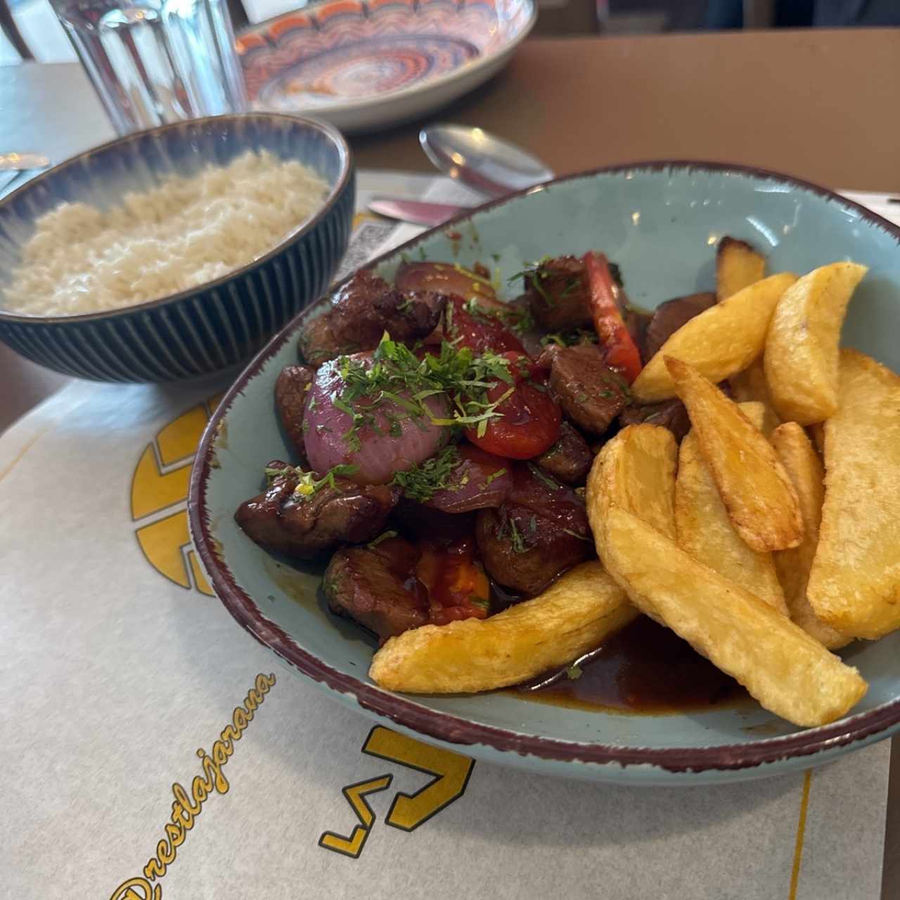 Platos Fuertes - Lomo Saltado