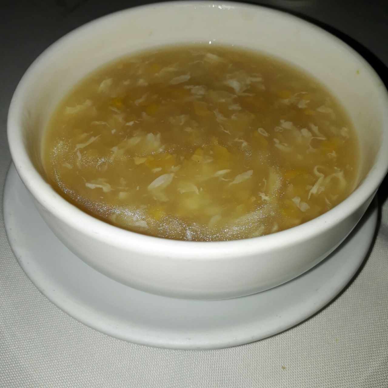 Sopa de maíz y pollo