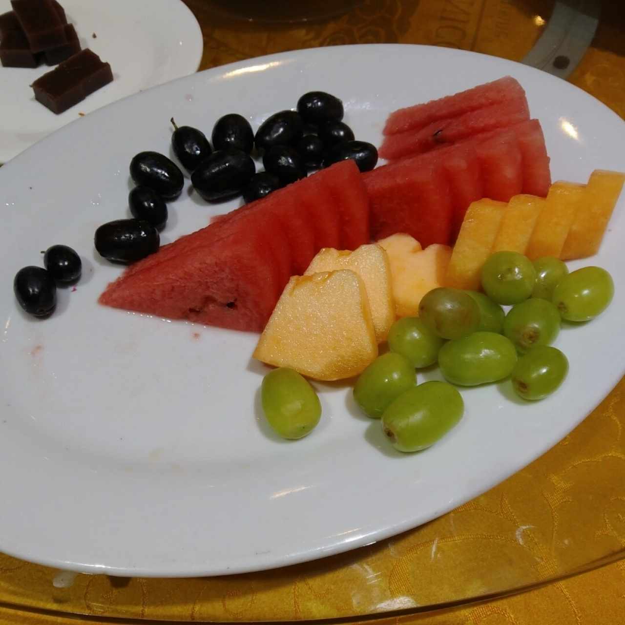 ensalada frutas melon sandia uvas verdes y negras