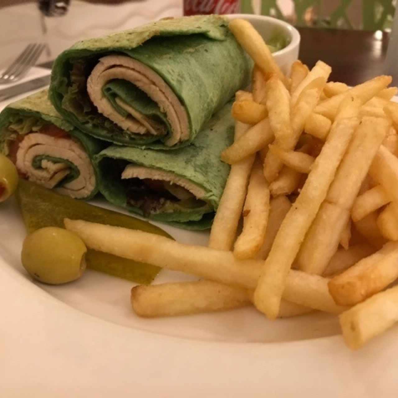 Wrap de pavo con aguacate 