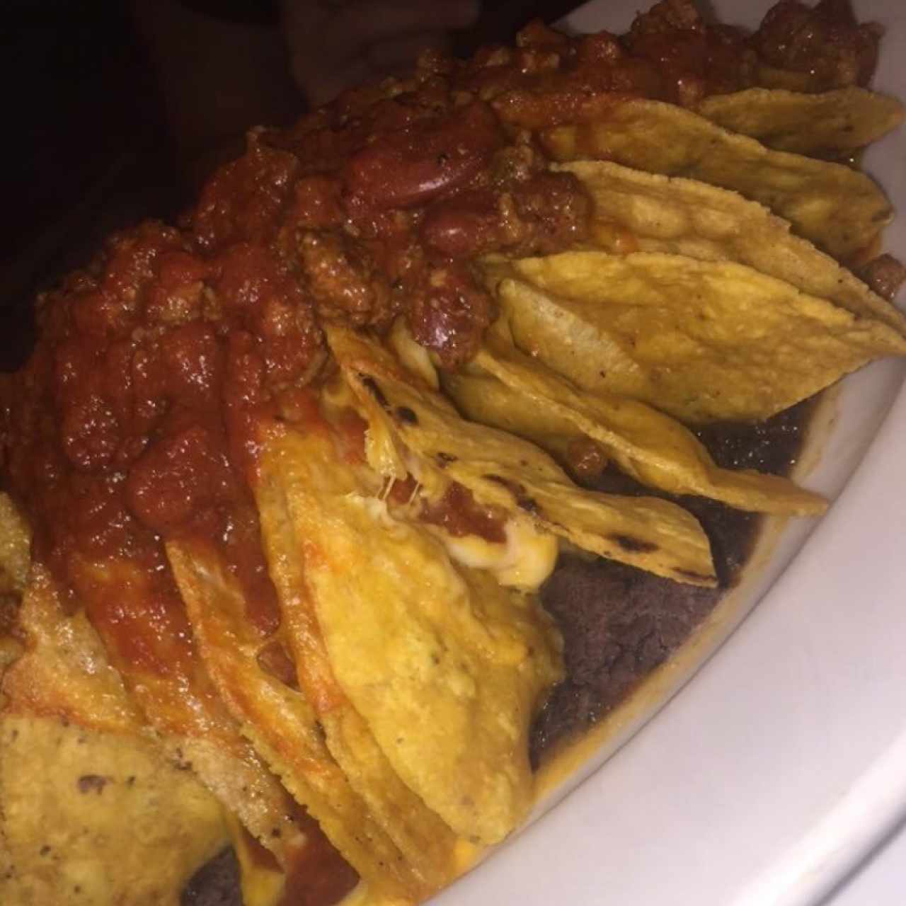 nachos con chili y carne