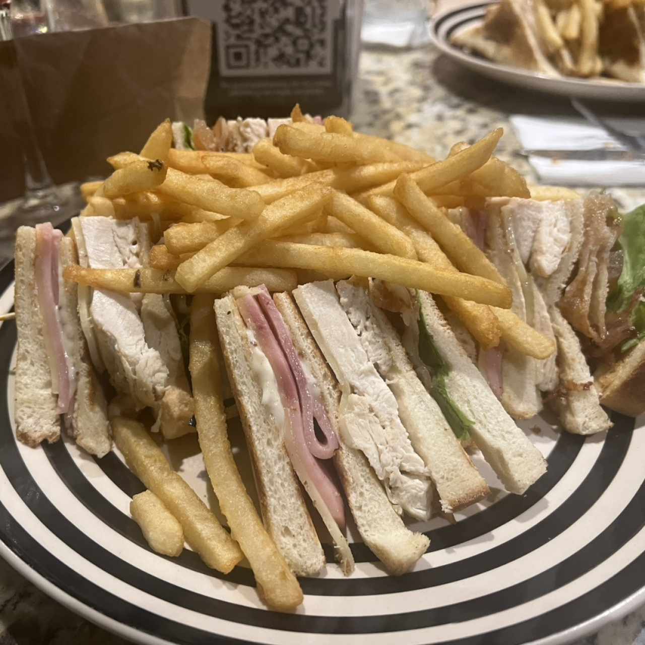 EMPAREDADOS - Club Sandwich