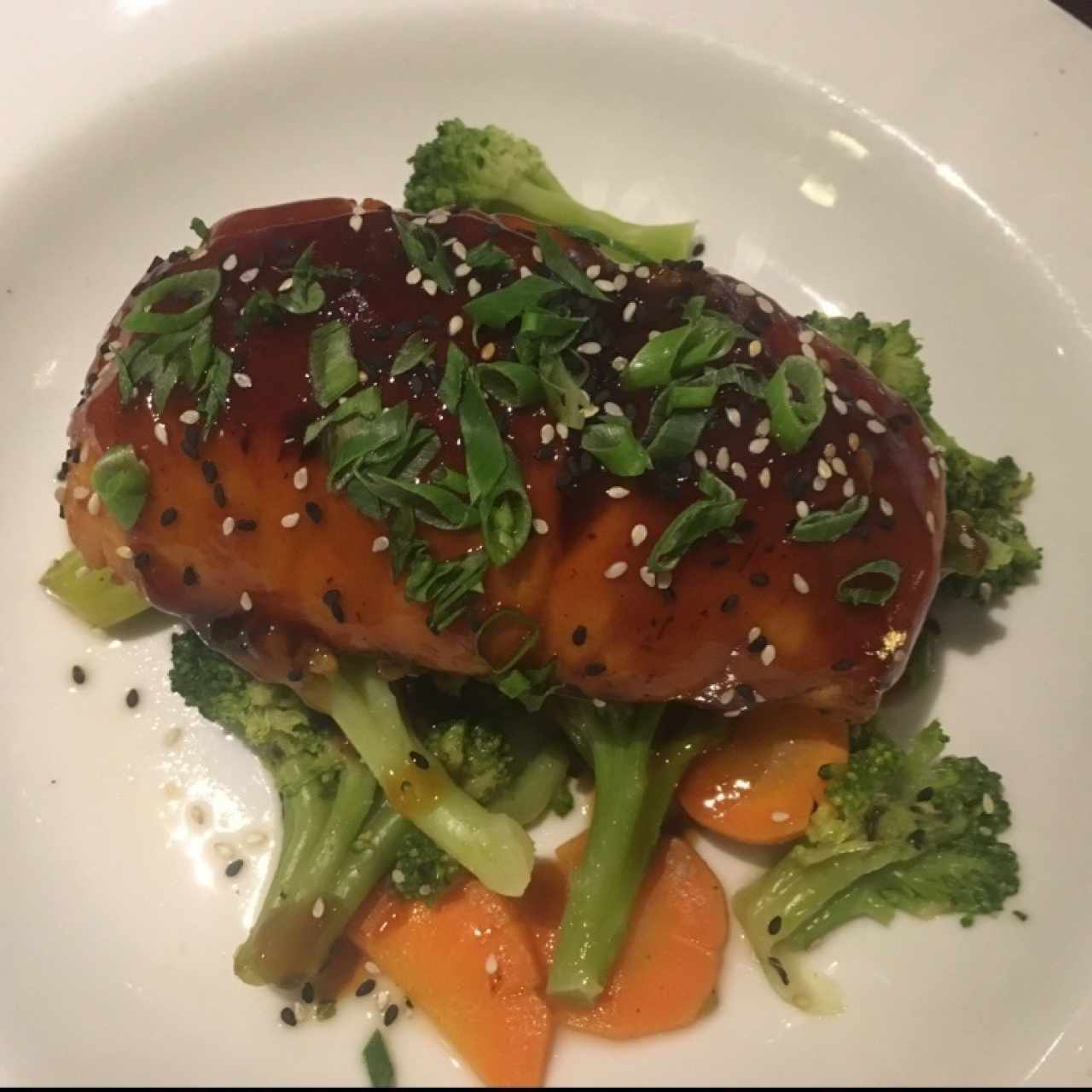 Salmon Teriyaki con Vegetales Salteados