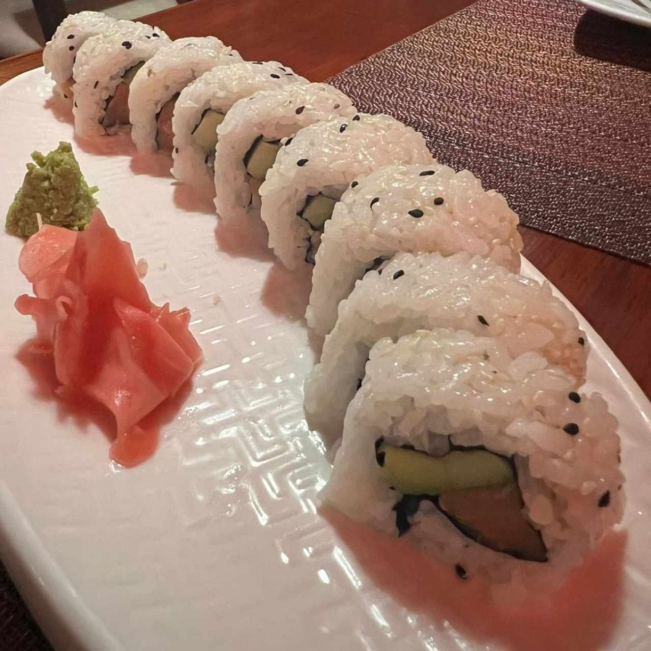 Rollos Clásicos - California Roll Salmón