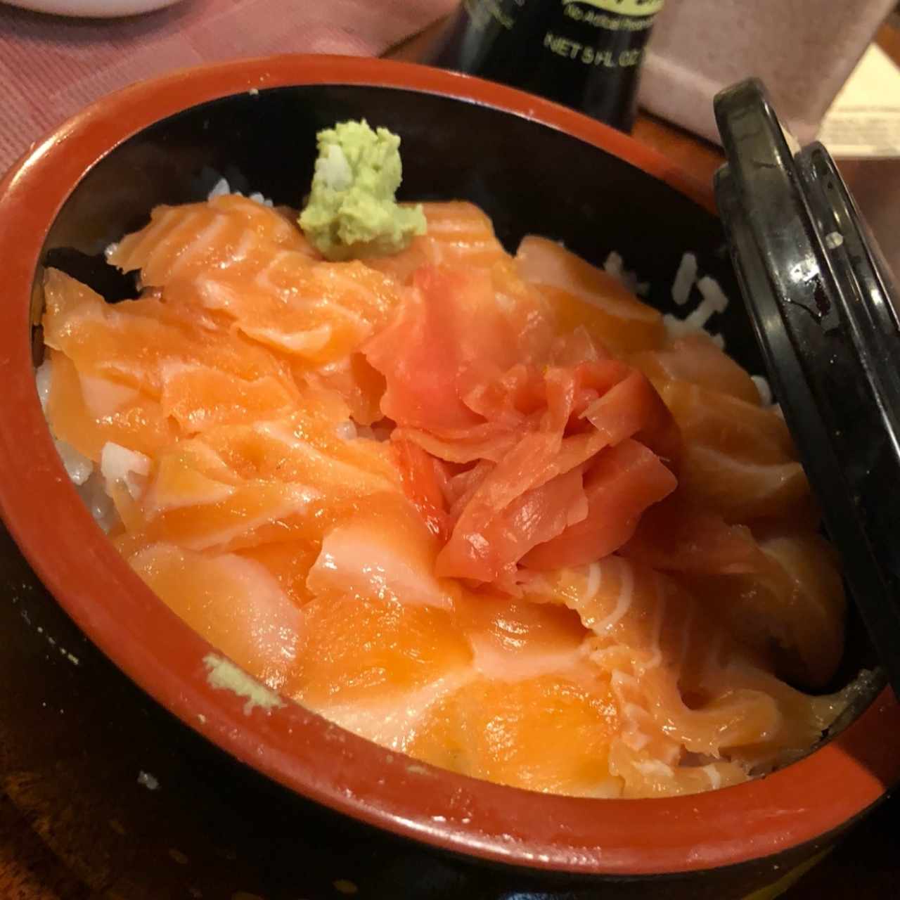 sashimi de salmon corte fino
