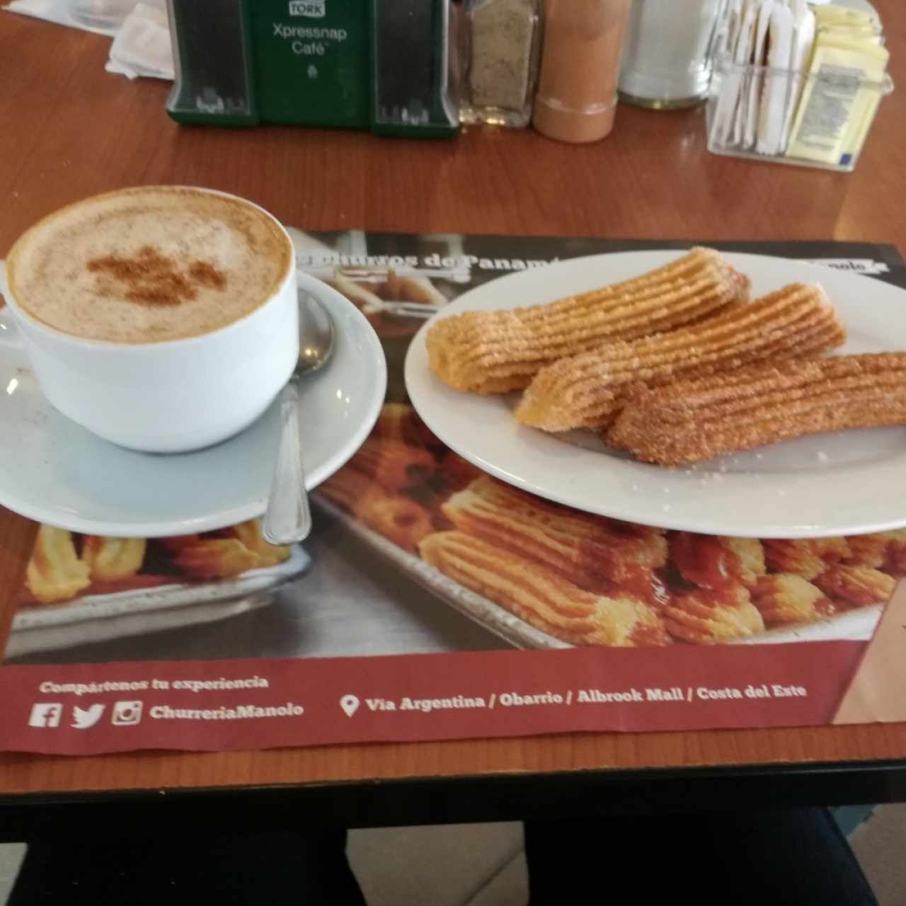 Capuccino y Oferta de Churros (Manjar,Manzaba Canela y Crema Pastelera)