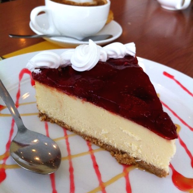 Cheesecake y café con leche