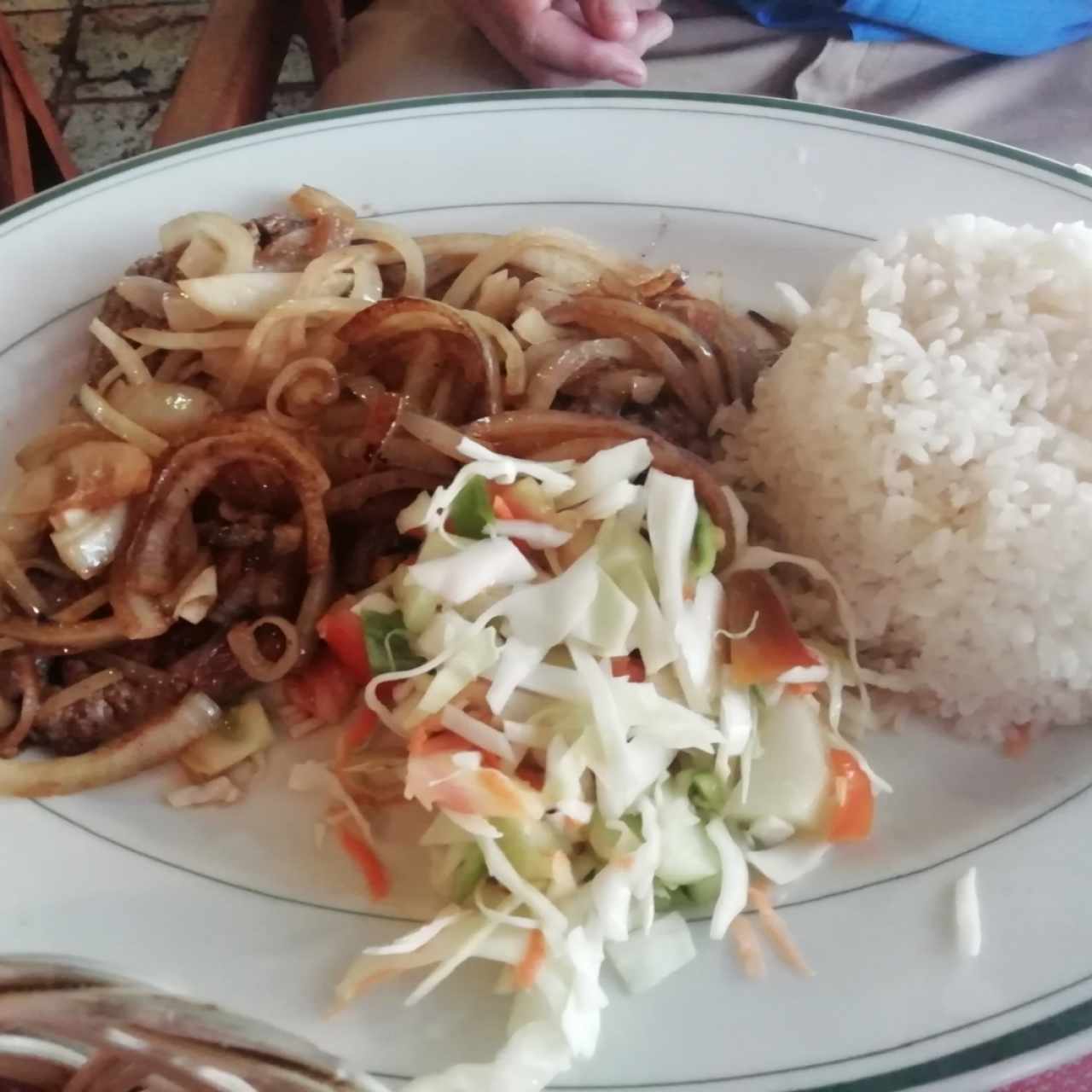 Bistec encebollado