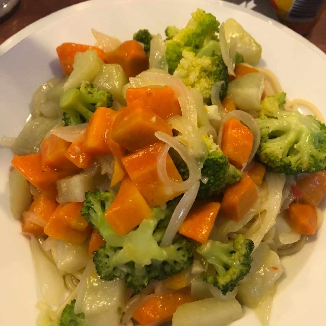 Spaghetti al óleo con vegetales