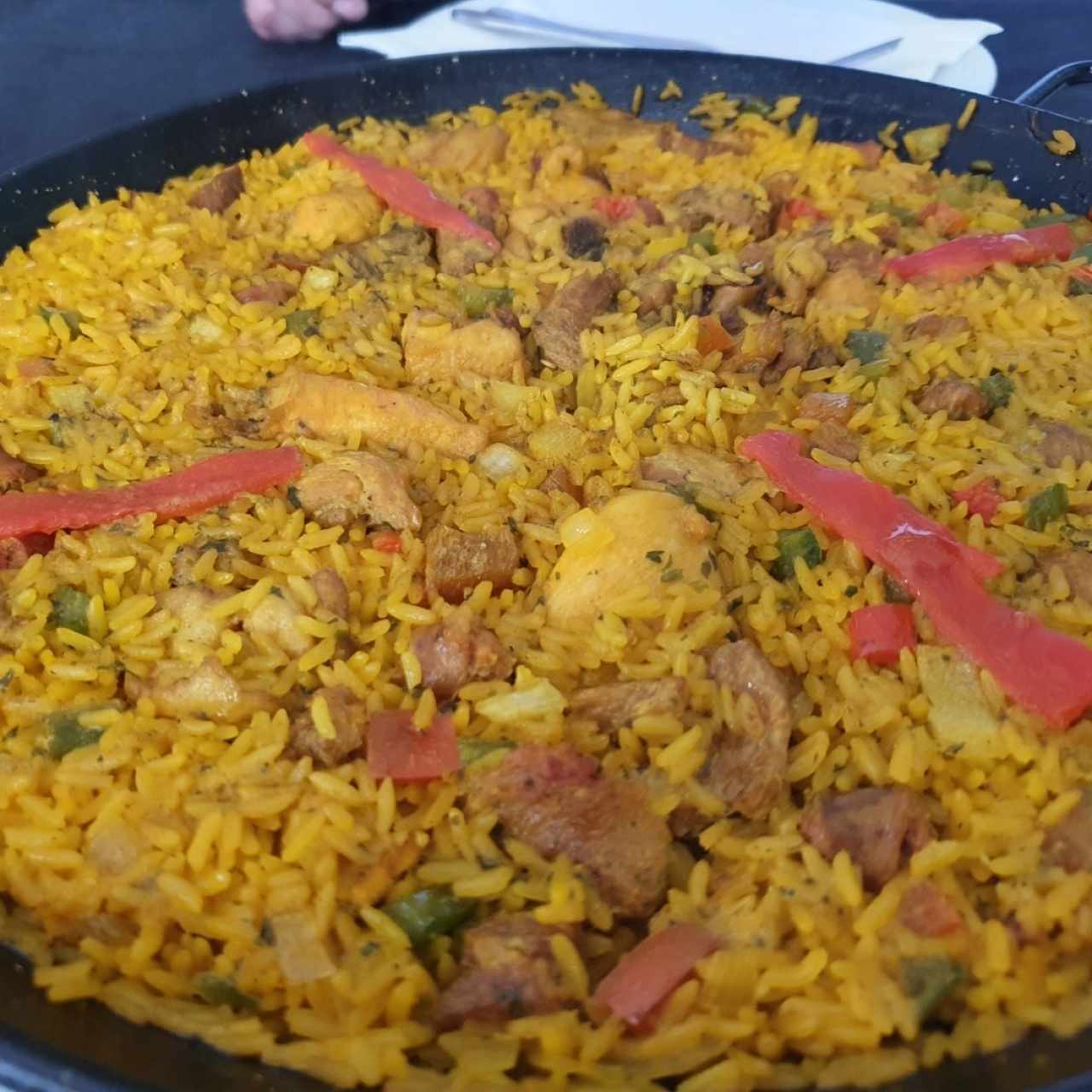 Paella de carnes