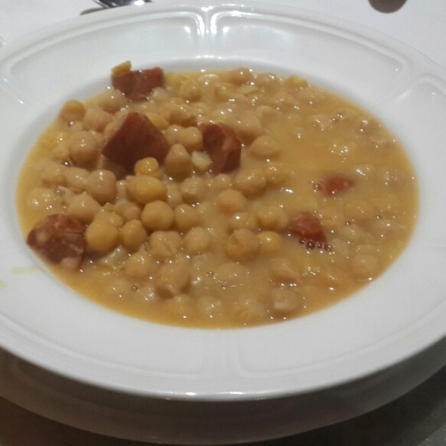 Chorizo con Garbanzos