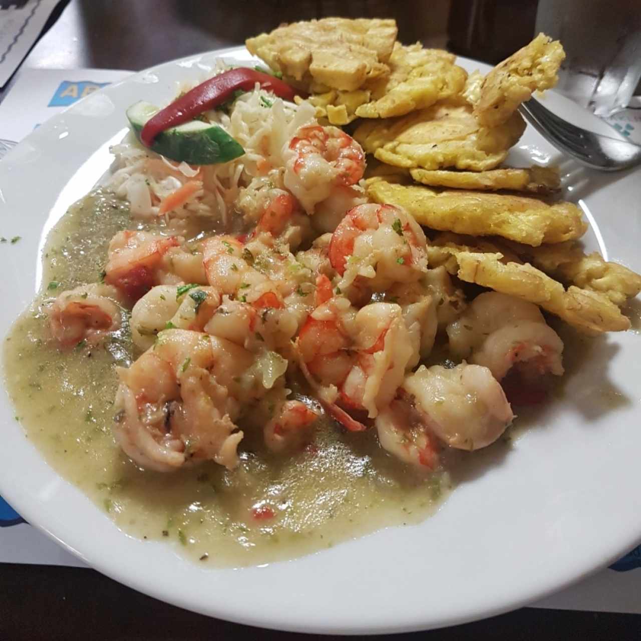 Camarones al Ajillo con Patacones 