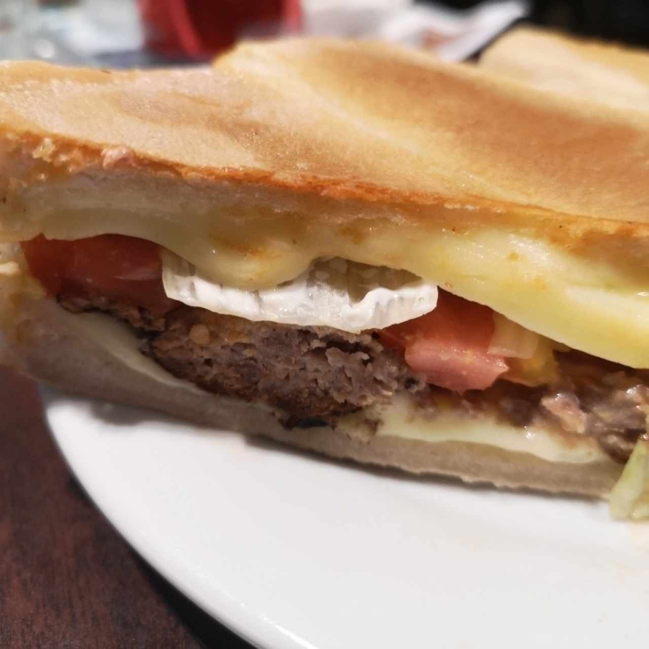Hamburguesa con mozzarella y pan integral 