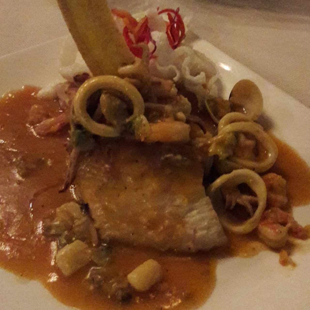 Corvina en salsa marinera 