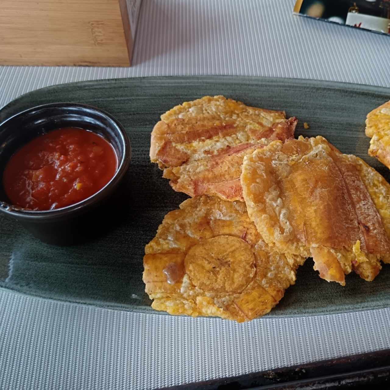 Patacones (Con salsa Criolla o tartara )