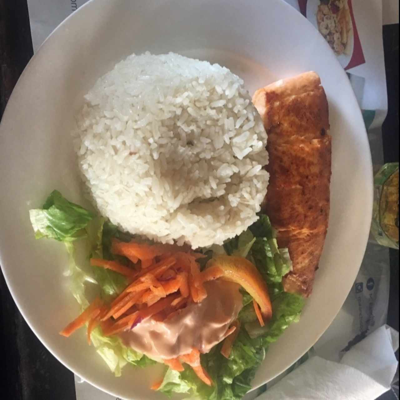 salmon a la plancha con arroz blanco