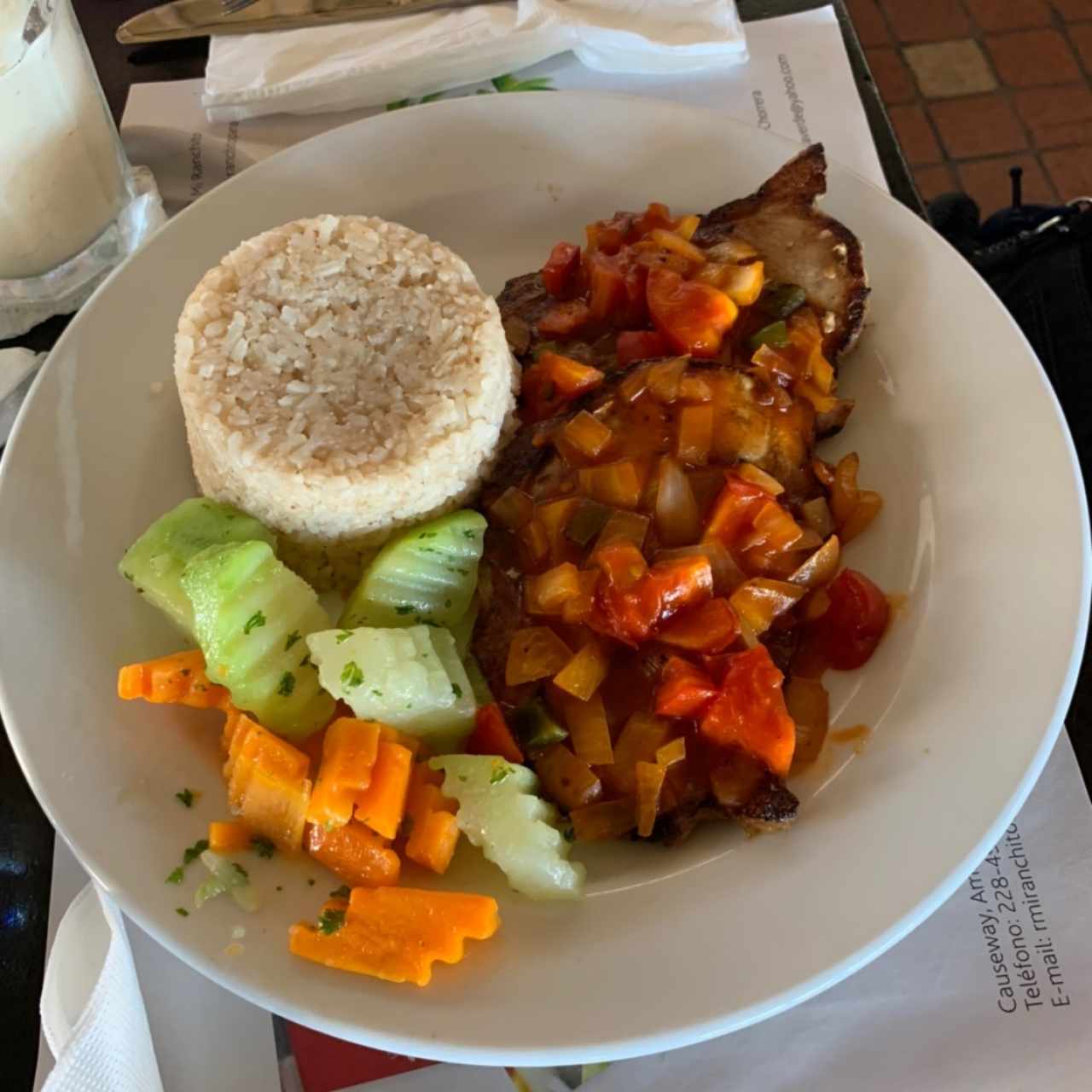 Filete de Pescado a la Criolla con Arroz con Coco