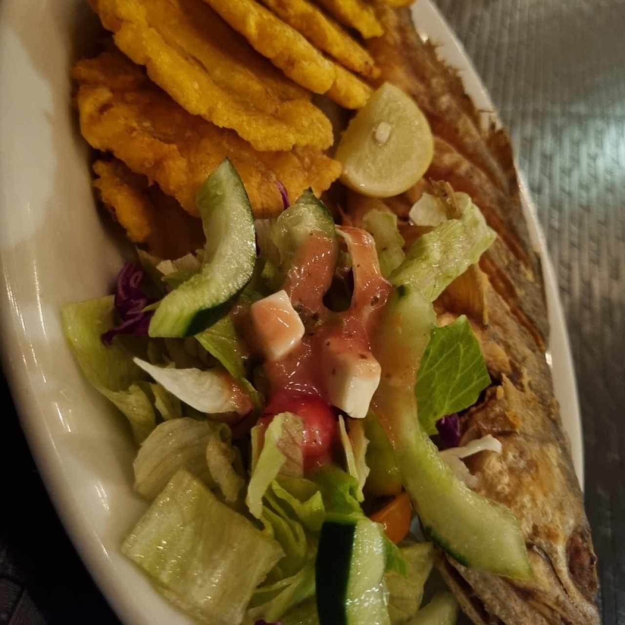 Corvina frita con patacones