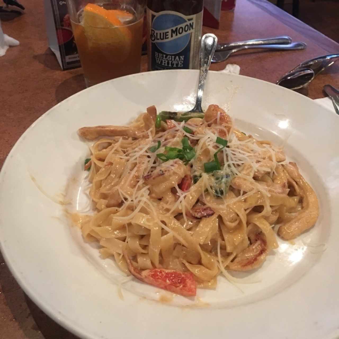 cajun pasta con csmarones y pollo