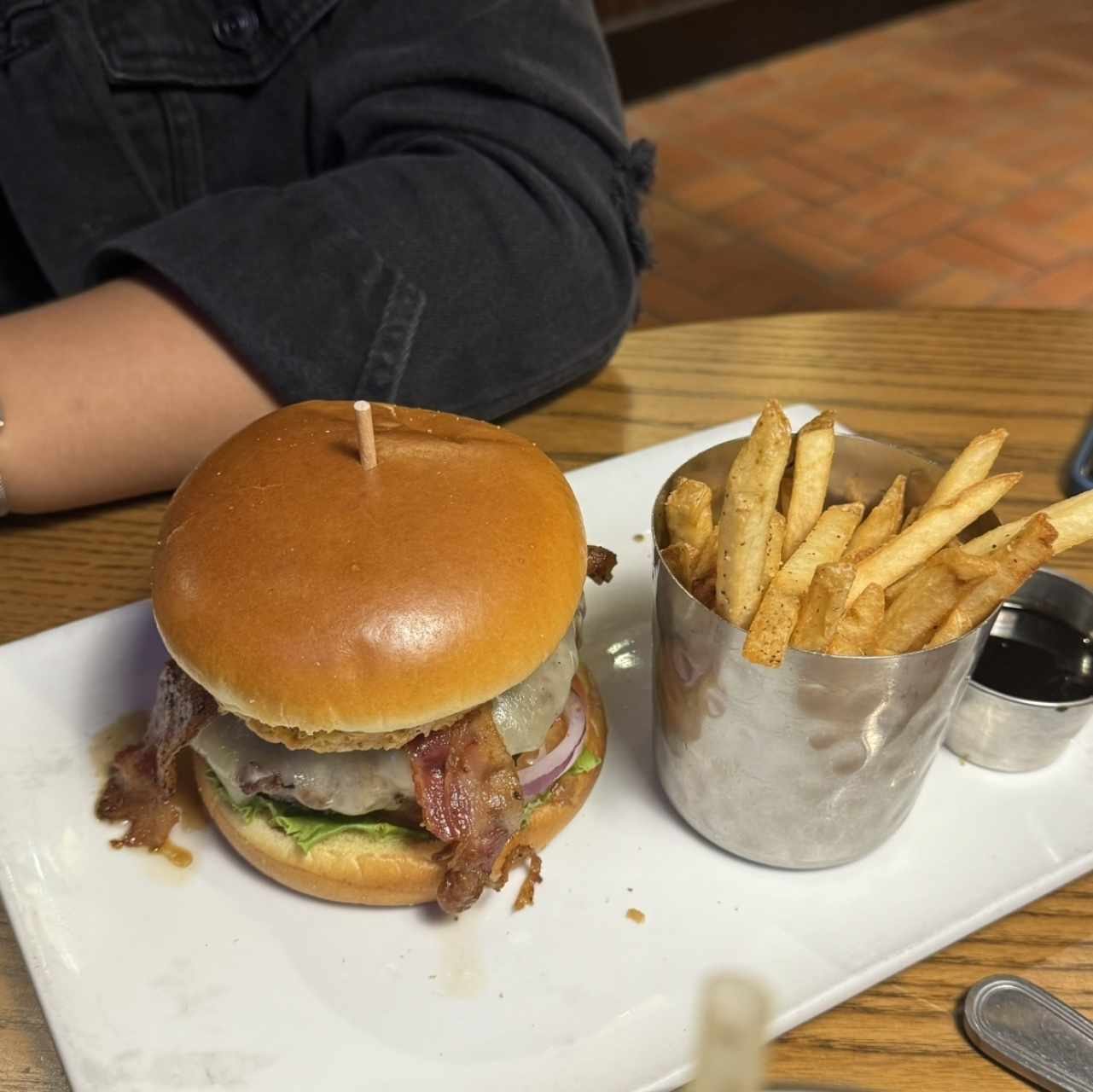 FRIDAYS SIGNATURE WHISKEY-GLAZED BURGER