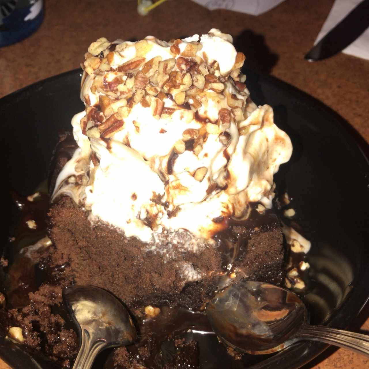 Brownie con helado 