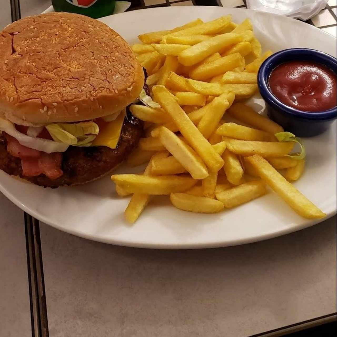 Emparedados / Sandwiches - Hamburguesa