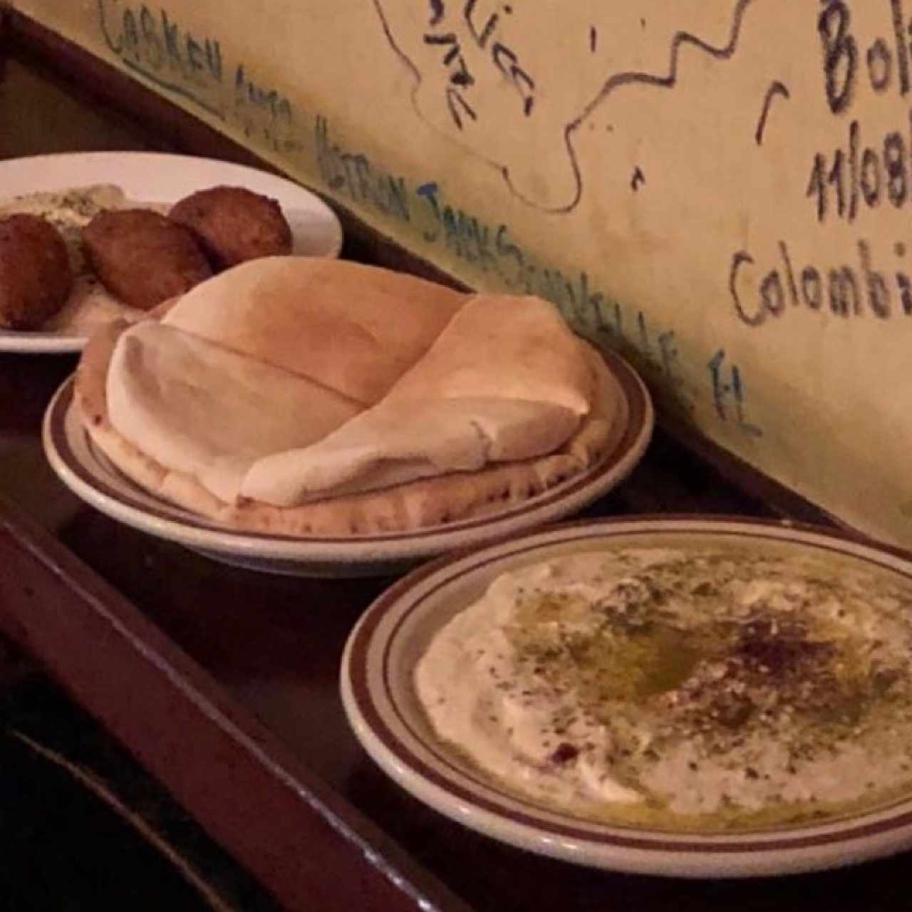kibbe, pan pita y hummus