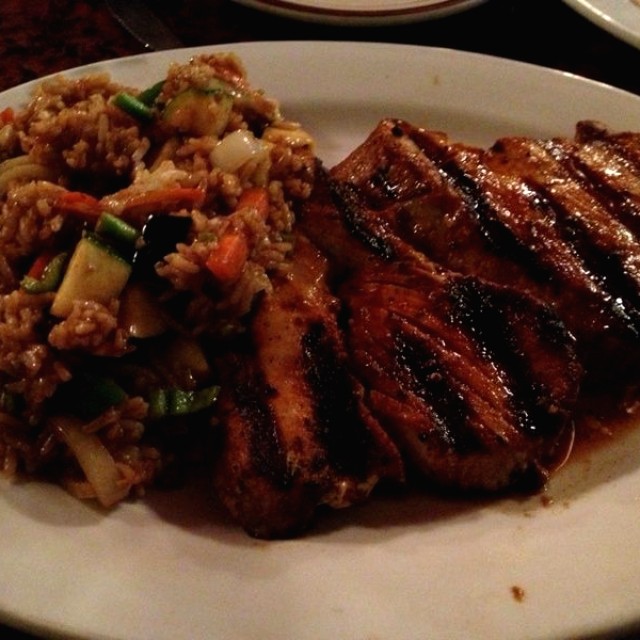 Uno de los mejores platos que me he comido en la vida. Steak de Atún con Arroz Japonés