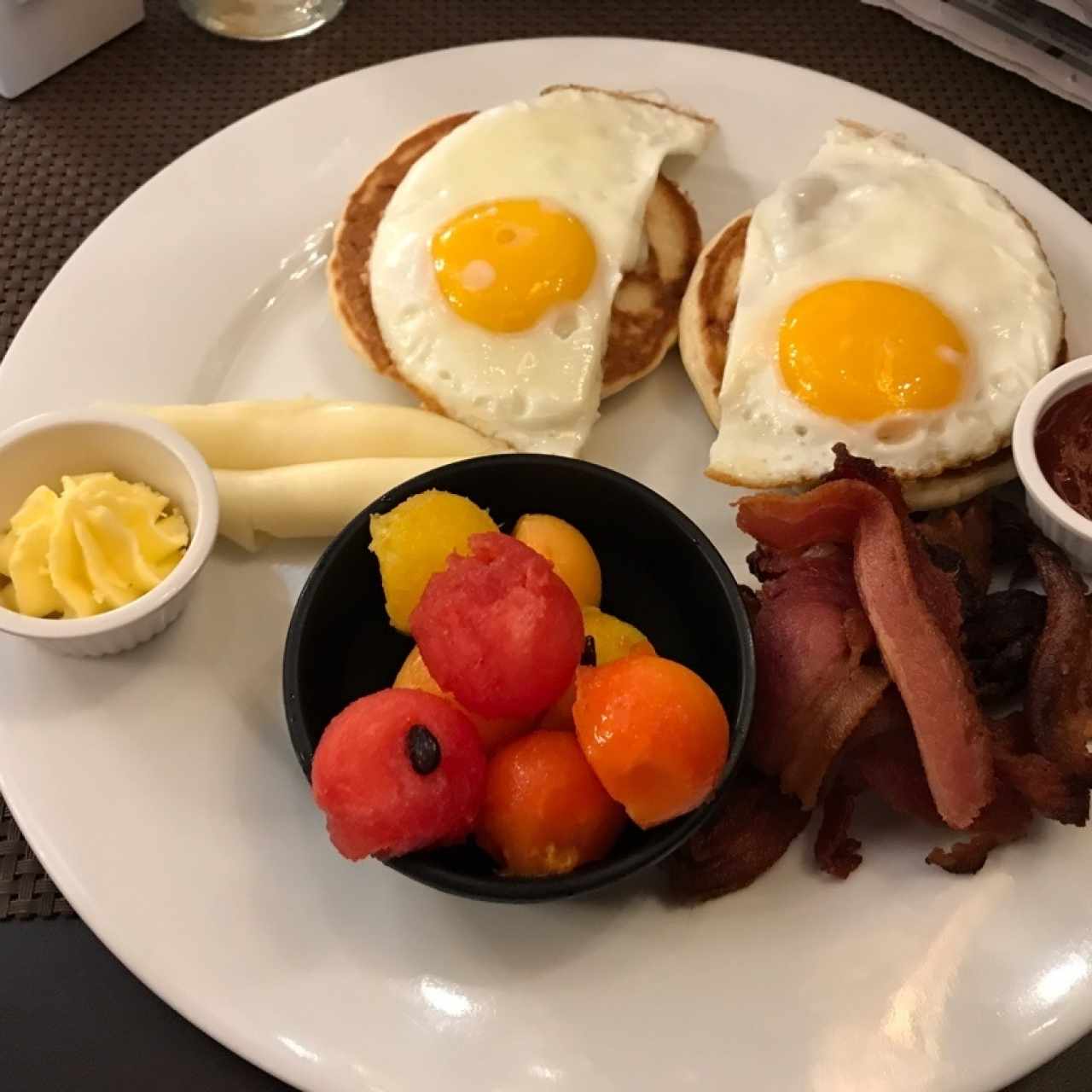 desayuna americano mas huevos