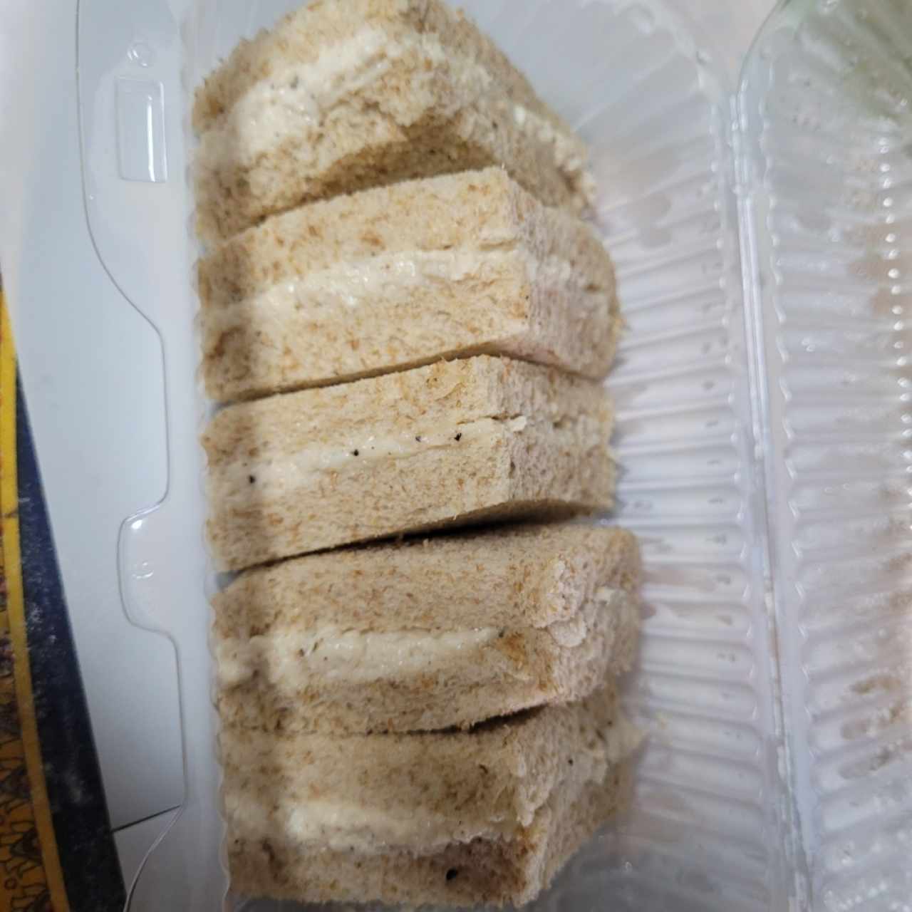 Sandwichitos en pan blanco Tuna, Pollo, Huevo (6 unidades)