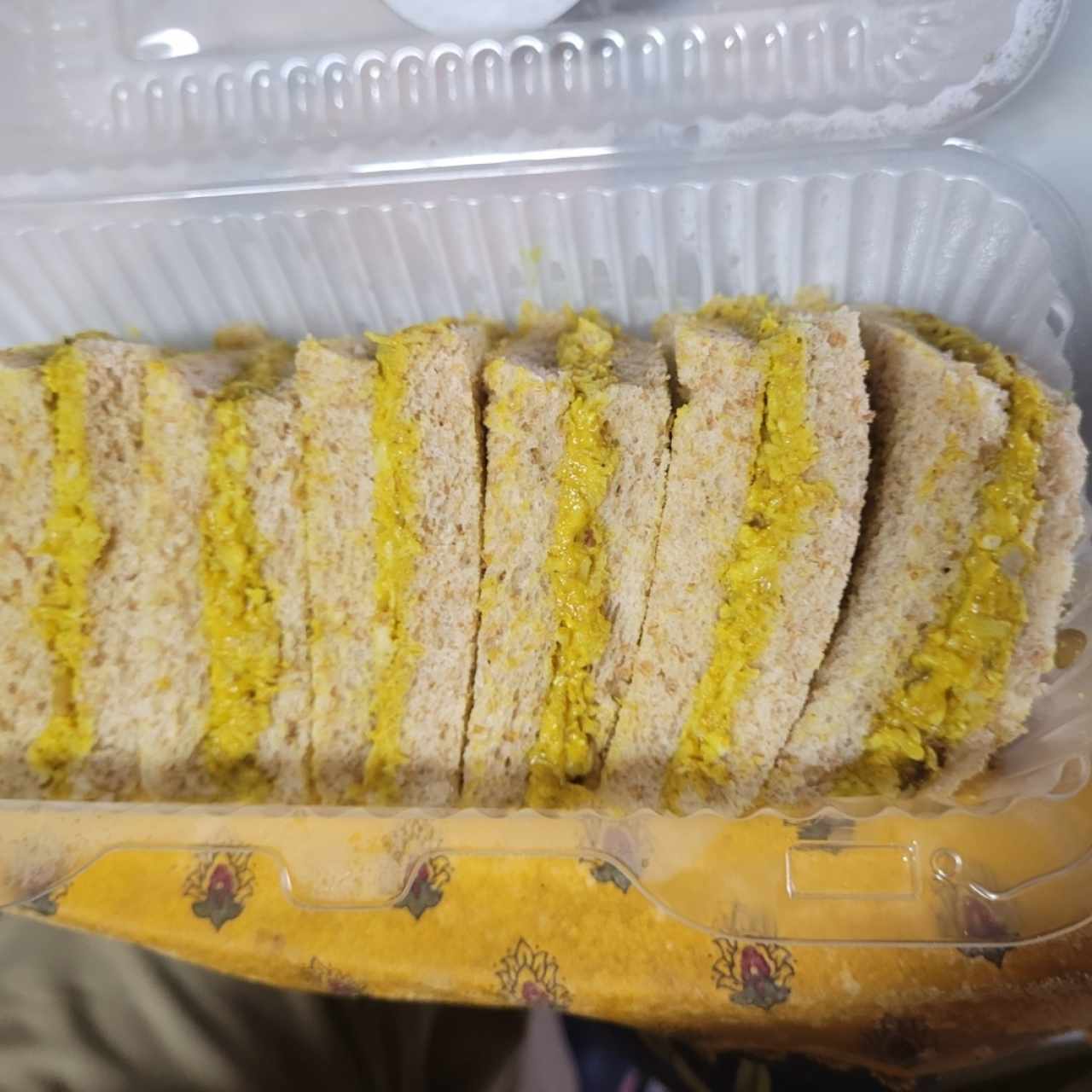 Sandwichitos en pan blanco Pollo curry (6 unidades)